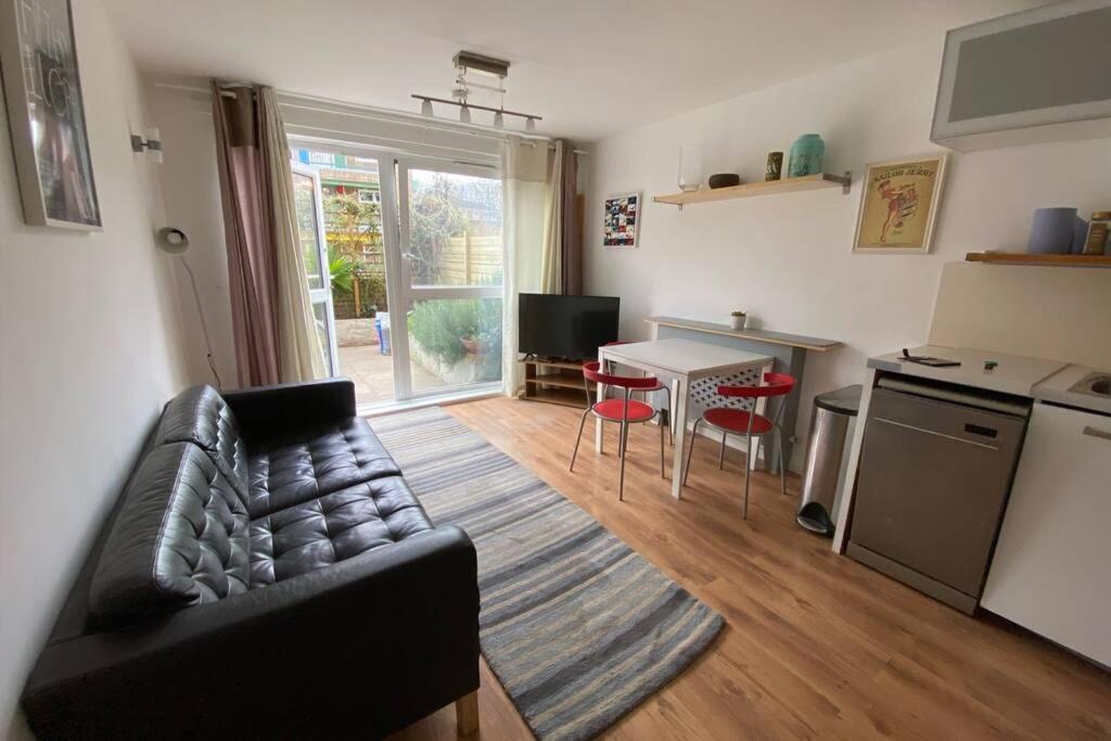Two Bedroom Garden Flat In Zone 2 London Exteriör bild