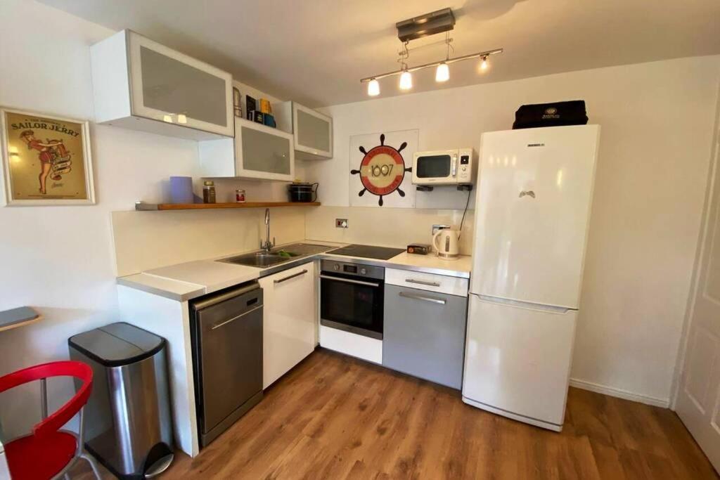 Two Bedroom Garden Flat In Zone 2 London Exteriör bild