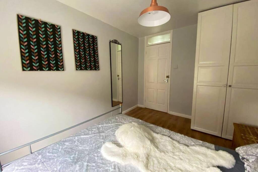 Two Bedroom Garden Flat In Zone 2 London Exteriör bild