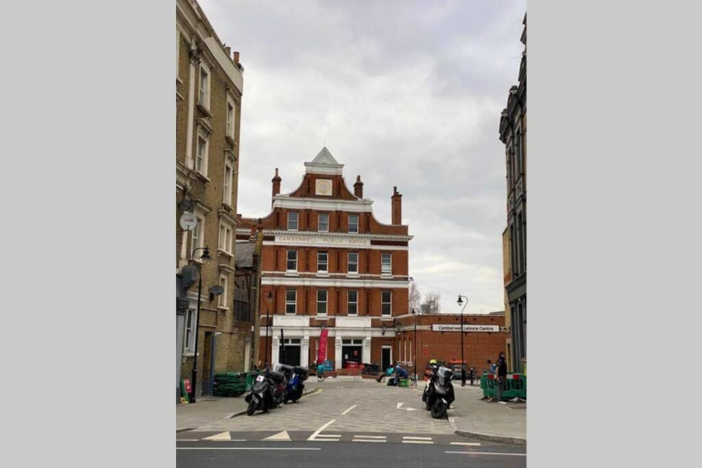 Two Bedroom Garden Flat In Zone 2 London Exteriör bild