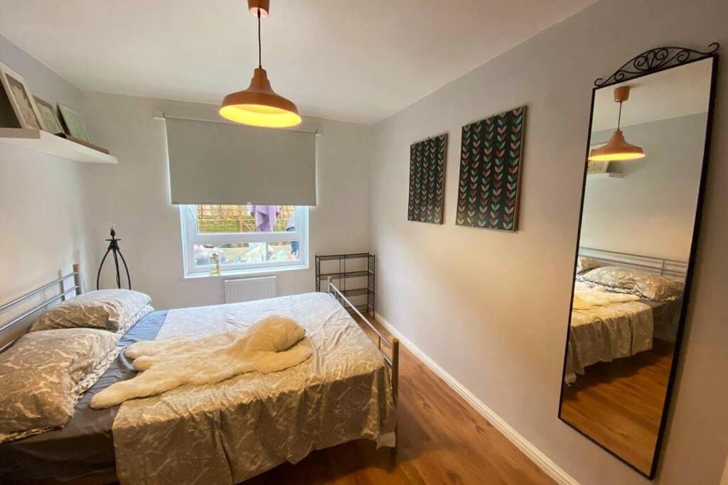 Two Bedroom Garden Flat In Zone 2 London Exteriör bild