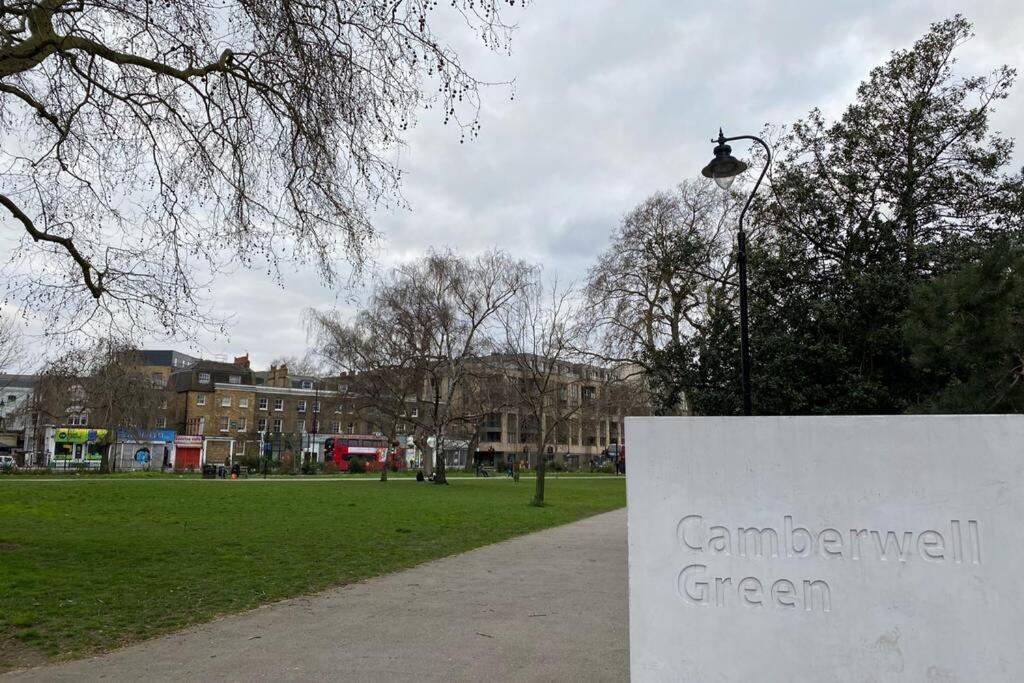 Two Bedroom Garden Flat In Zone 2 London Exteriör bild